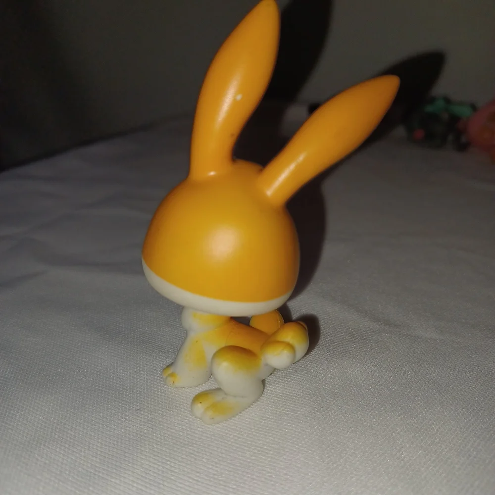 Littlest Pet Shop Adorable Orange and White Bkue Eyed Bunny Figurine #75